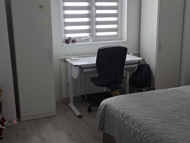 Trei camere langa Parcul Sebastian, 76 mp, bloc 2001.