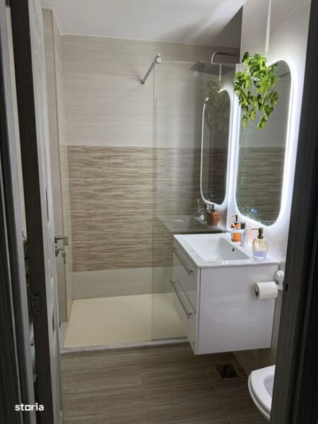 Trei camere langa Parcul Sebastian, 76 mp, bloc 2001.