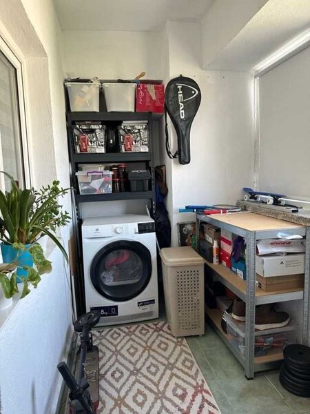 Trei camere langa Parcul Sebastian, 76 mp, bloc 2001.