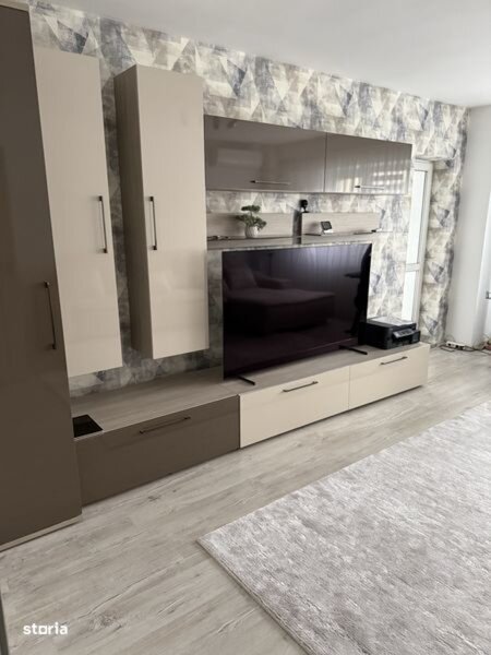 Trei camere langa Parcul Sebastian, 76 mp, bloc 2001.