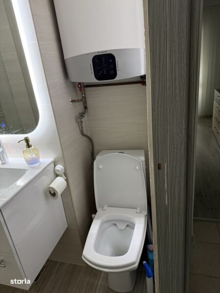 Trei camere langa Parcul Sebastian, 76 mp, bloc 2001.